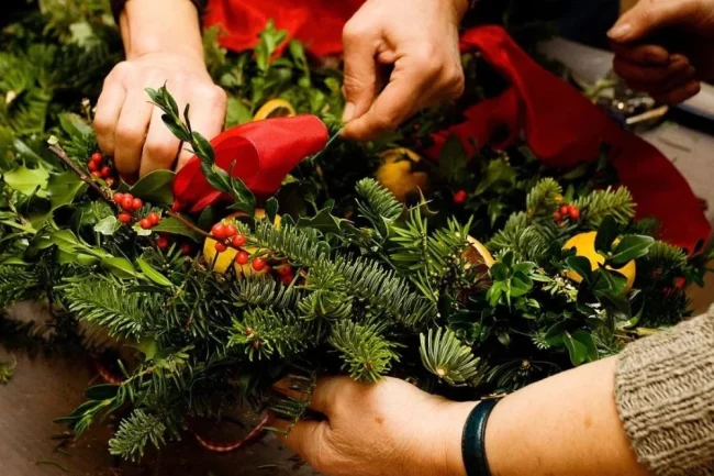 How to Make a Natural Christmas Wreath While Camping How to Make a Natural Christmas Wreath While Camping